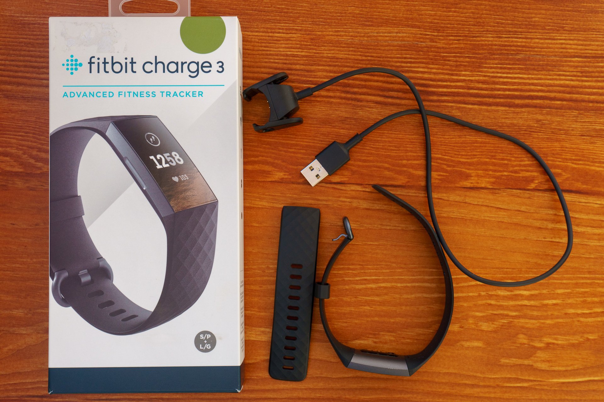 Официальная премьера спортивной группы Fitbit Charge 3 состоялась в августе, но на самом деле она доступна в продаже в течение короткого времени